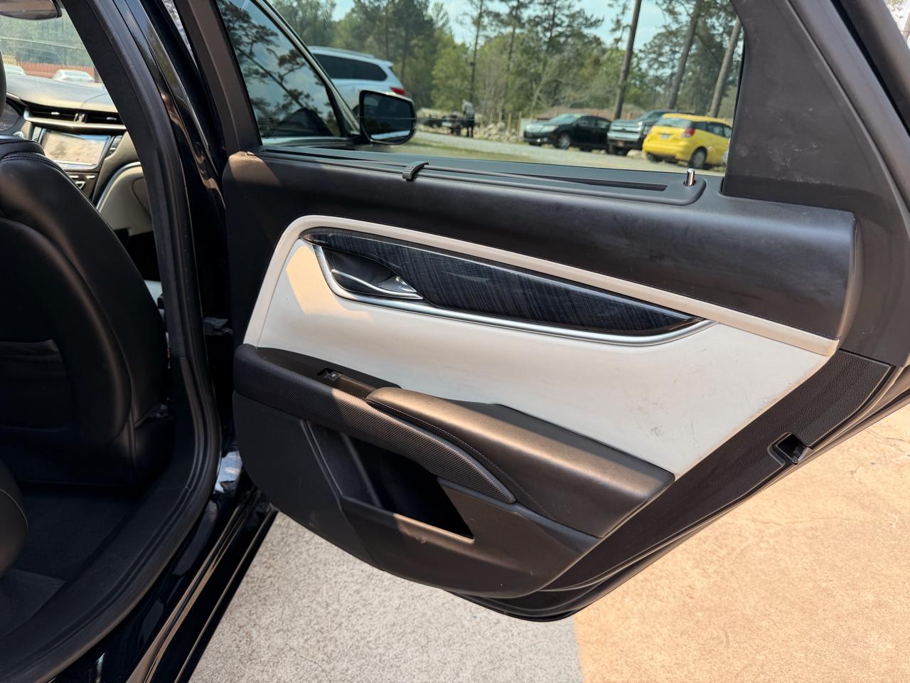 Cadillac XTS 4dr Sdn Platinum FWD 2015