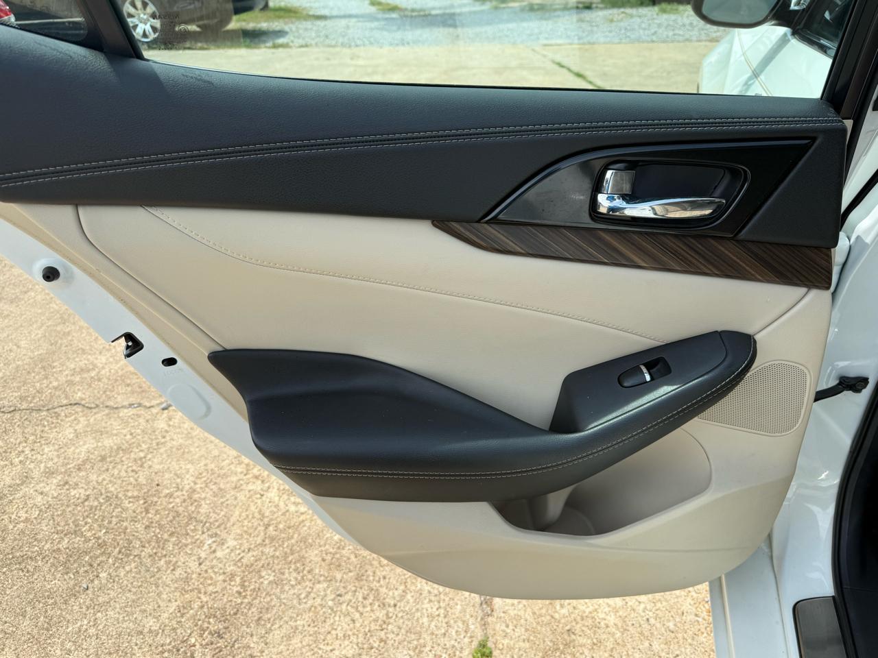 Nissan Maxima 4dr Sdn 3.5 Platinum 2017