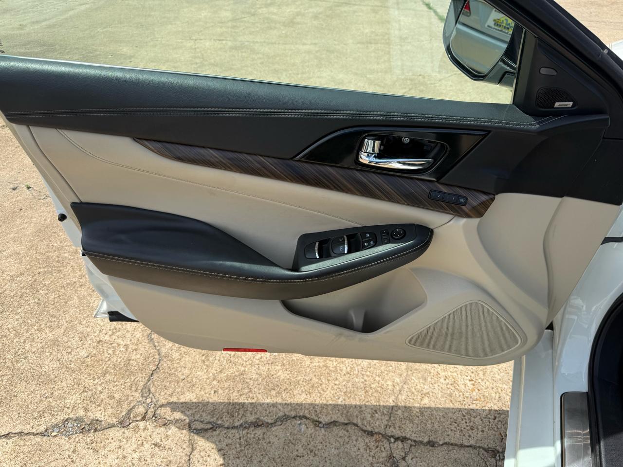 Nissan Maxima 4dr Sdn 3.5 Platinum 2017