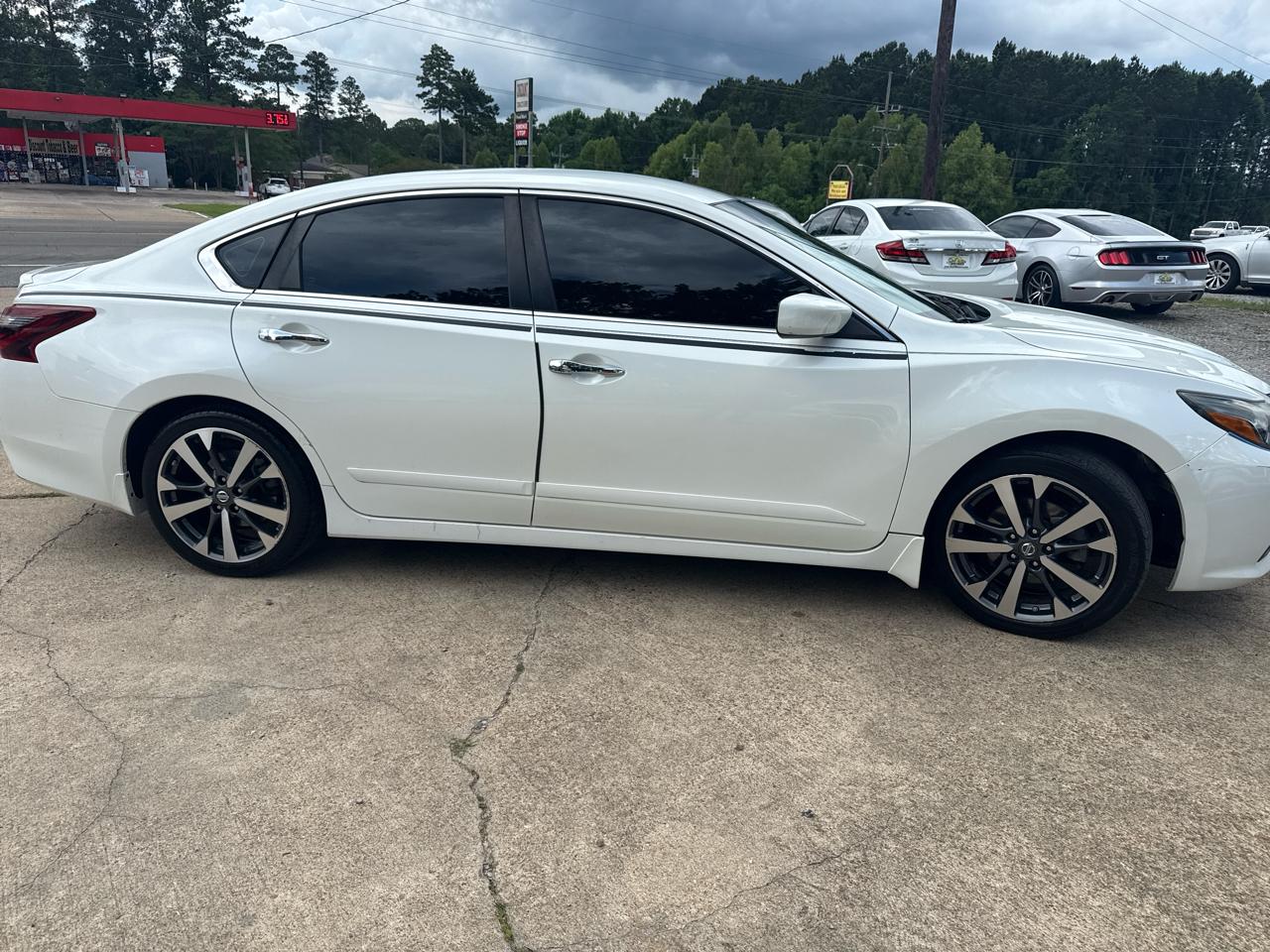 Nissan Altima 2.5 SR Sedan 2017