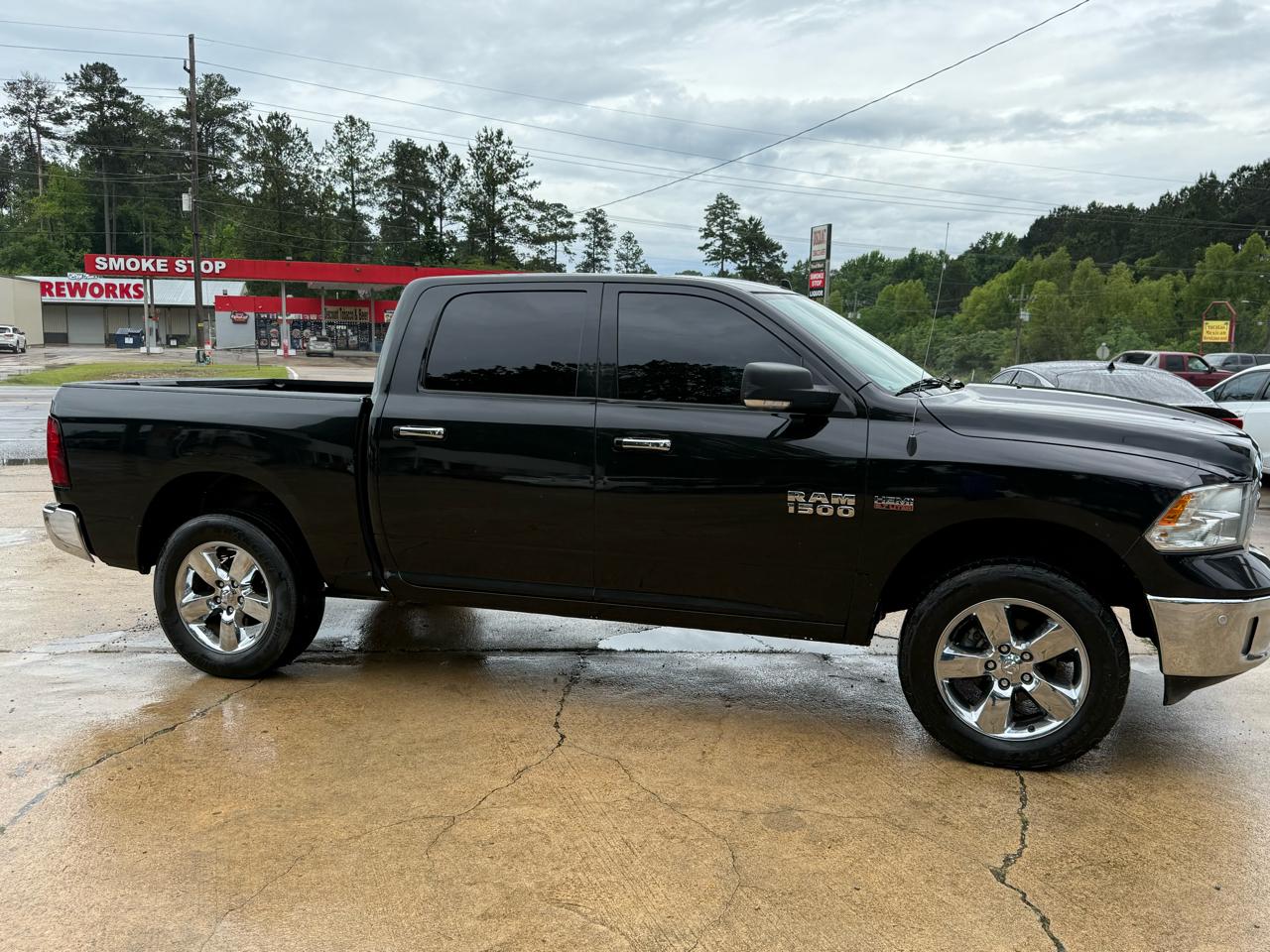 RAM 1500 Big Horn 4x4 Crew Cab 5'7" Box 2017