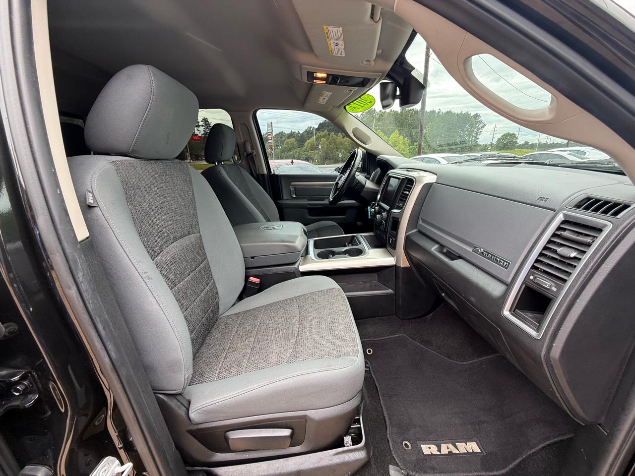 RAM 1500 Big Horn 4x4 Crew Cab 5'7" Box 2017