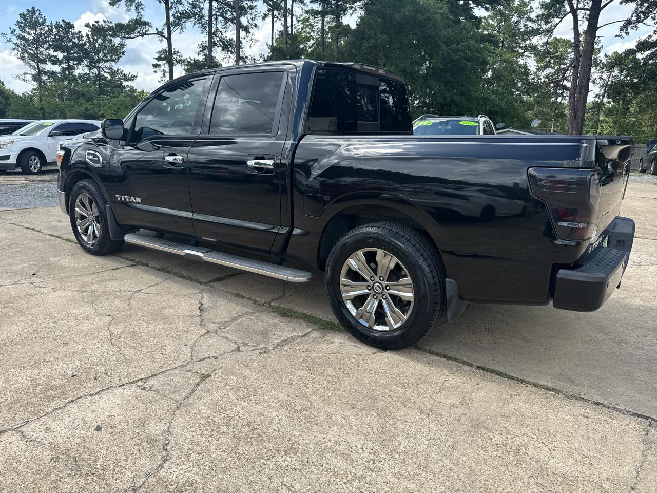 Nissan Titan 4x2 Crew Cab SV 2017