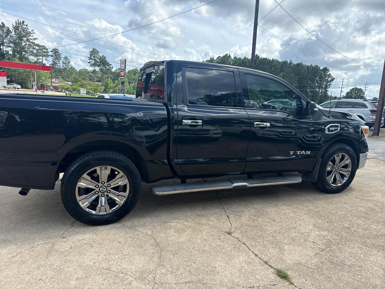 Nissan Titan 4x2 Crew Cab SV 2017