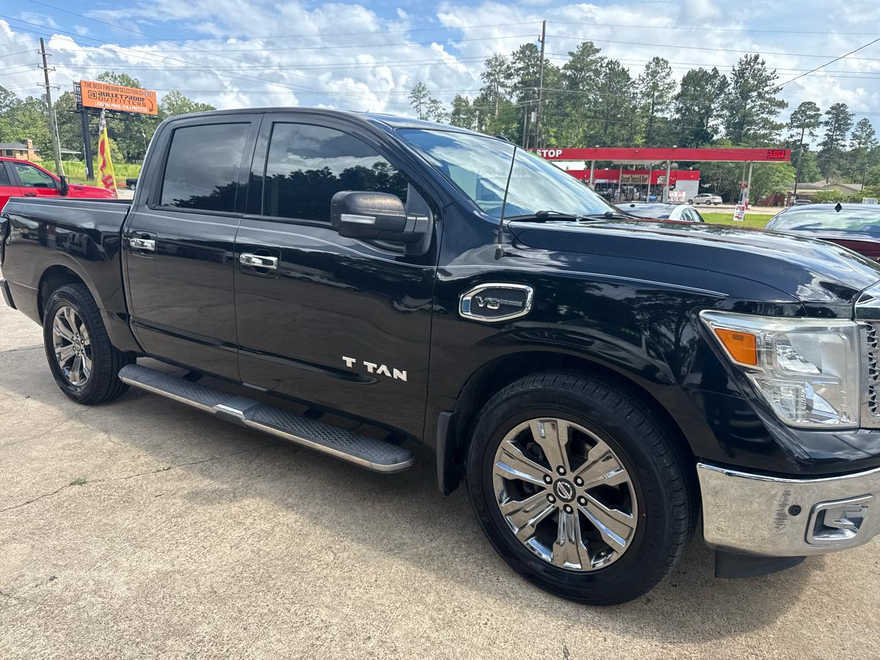 Nissan Titan 4x2 Crew Cab SV 2017