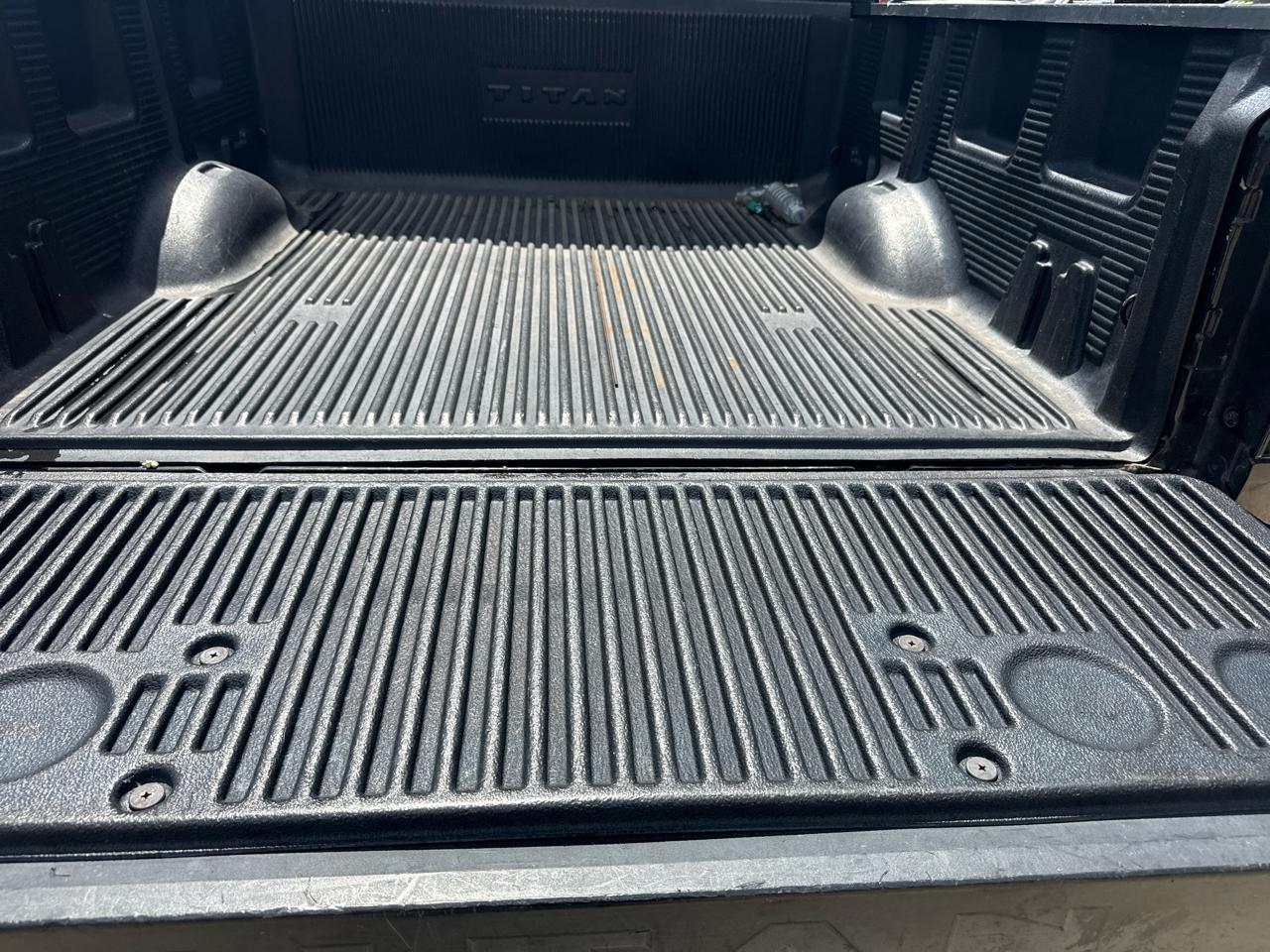 Nissan Titan 4x2 Crew Cab SV 2017