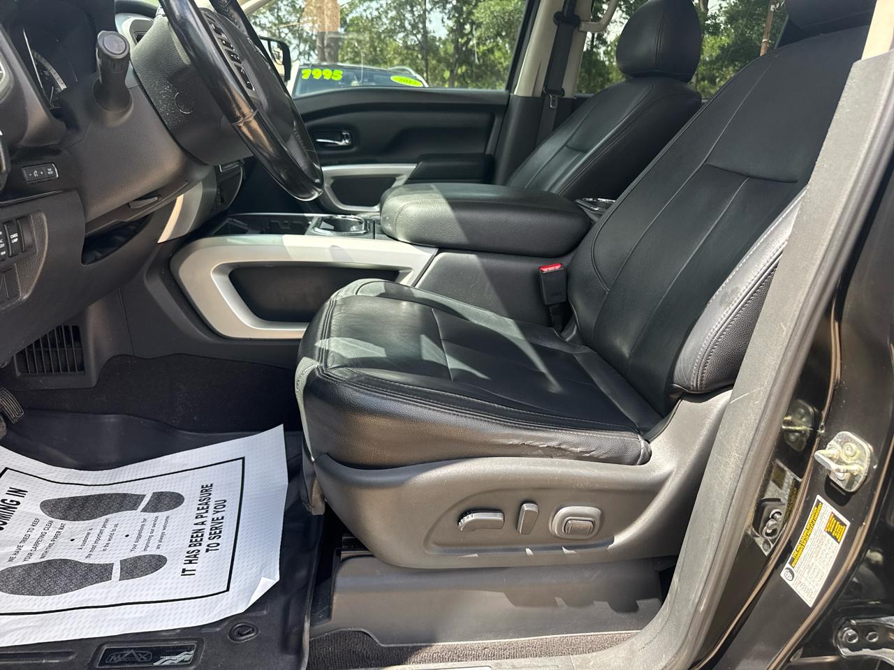 Nissan Titan 4x2 Crew Cab SV 2017