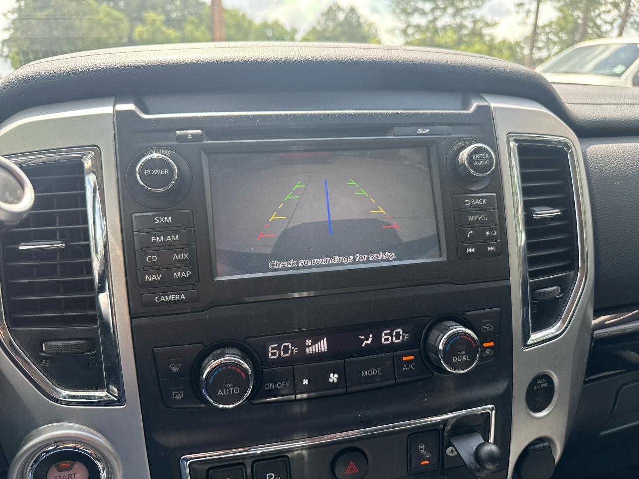 Nissan Titan 4x2 Crew Cab SV 2017