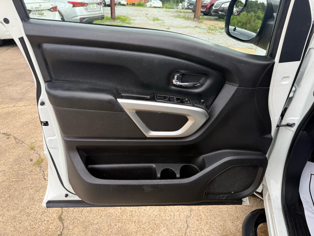 Nissan Titan 4x2 Crew Cab SV 2018