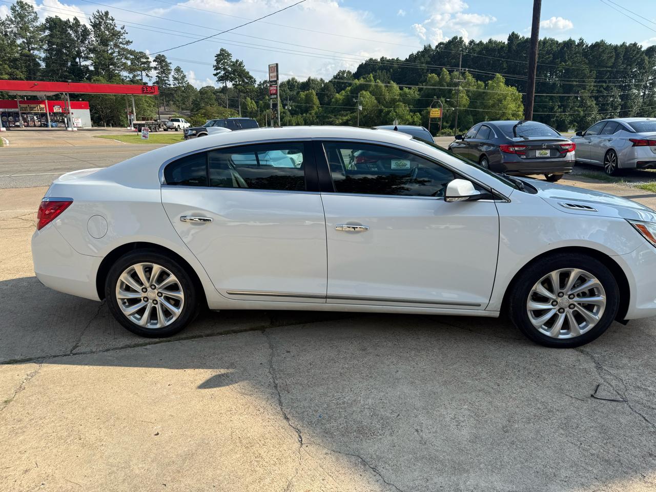 Buick LaCrosse 4dr Sdn Leather FWD 2015