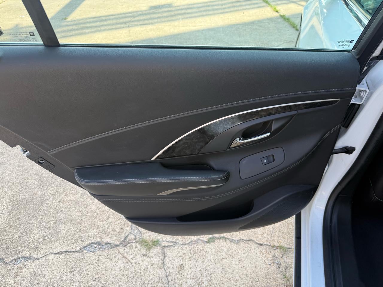 Buick LaCrosse 4dr Sdn Leather FWD 2015