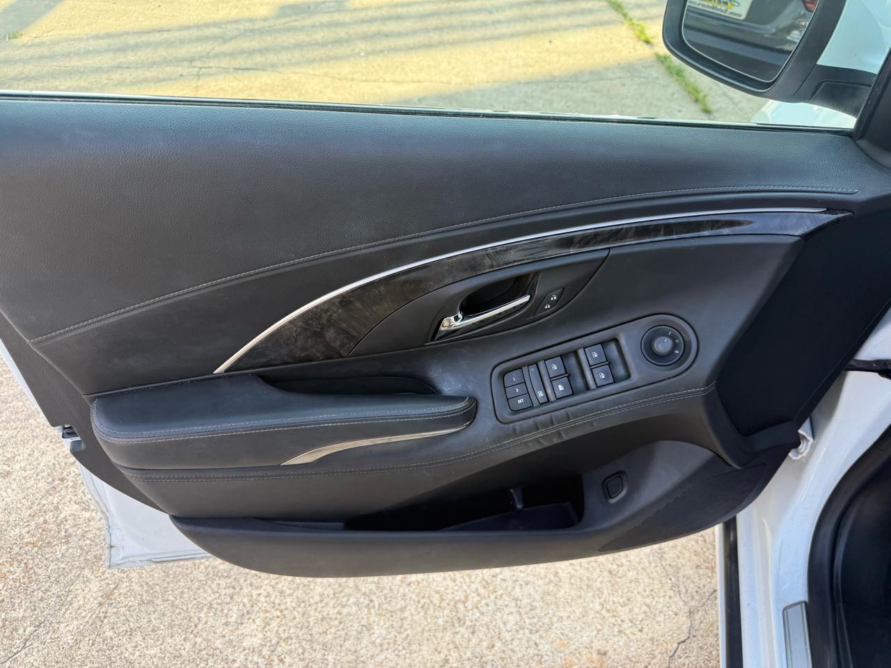 Buick LaCrosse 4dr Sdn Leather FWD 2015