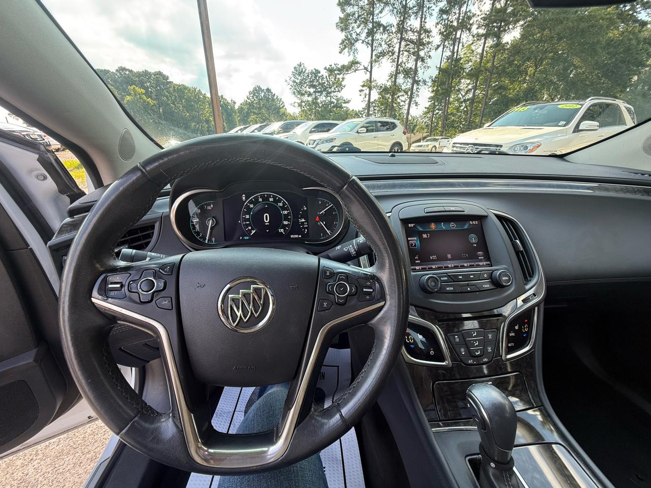 Buick LaCrosse 4dr Sdn Leather FWD 2015
