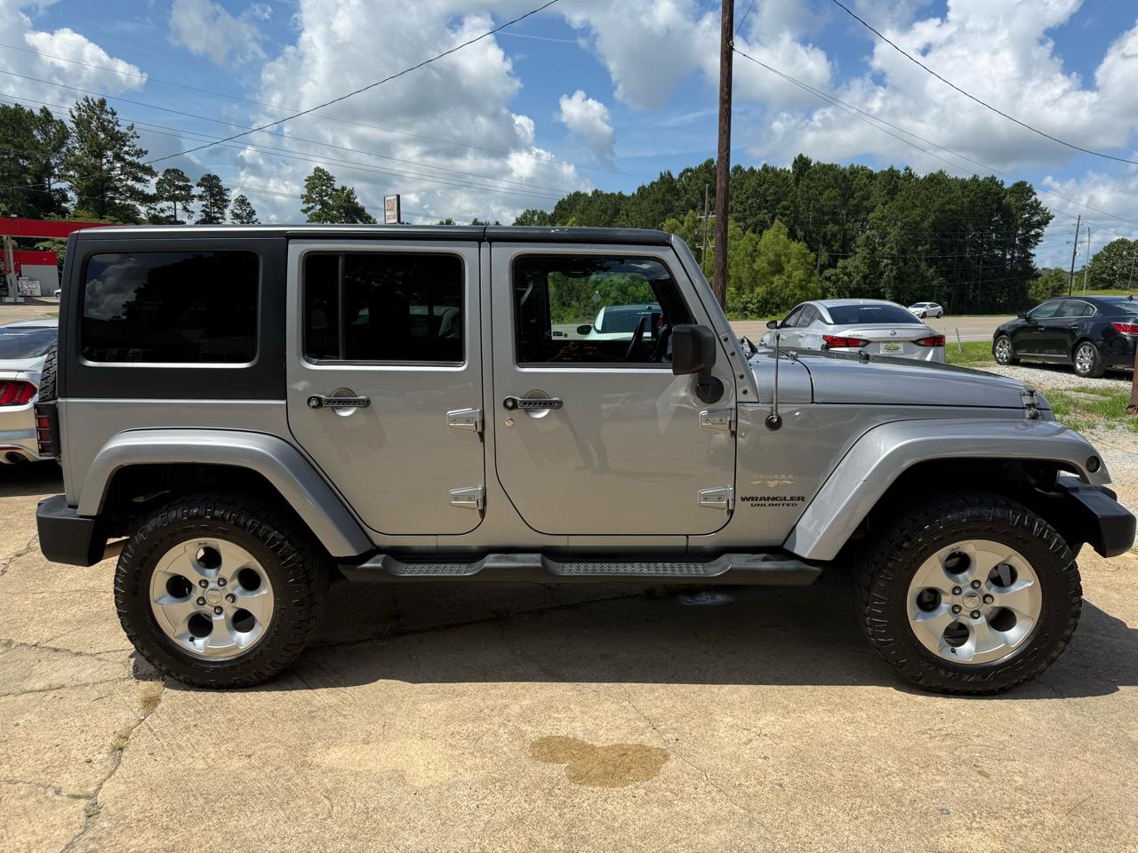 Jeep Wrangler Unlimited 4WD 4dr Sahara 2014