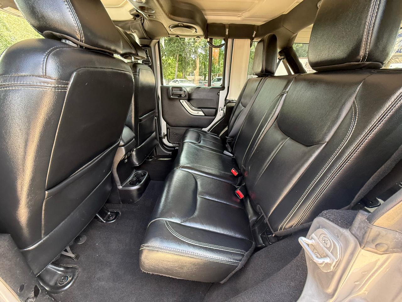 Jeep Wrangler Unlimited 4WD 4dr Sahara 2014