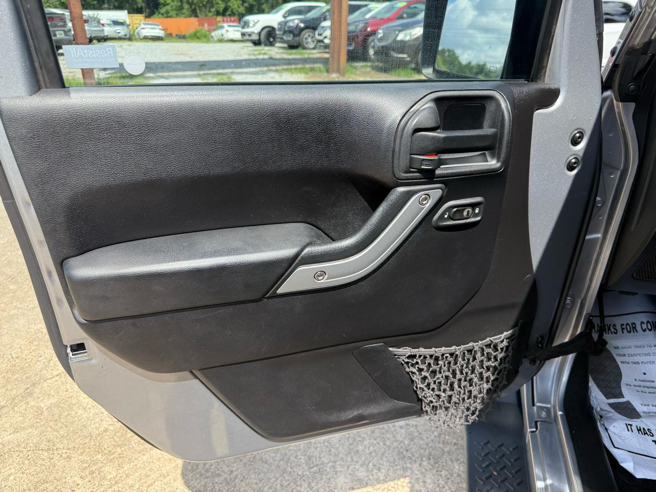 Jeep Wrangler Unlimited 4WD 4dr Sahara 2014