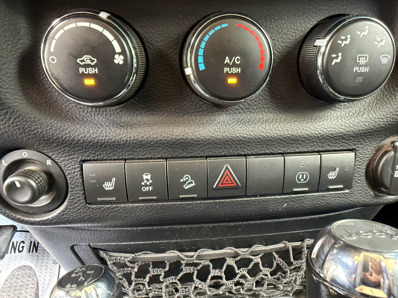 Jeep Wrangler Unlimited 4WD 4dr Sahara 2014