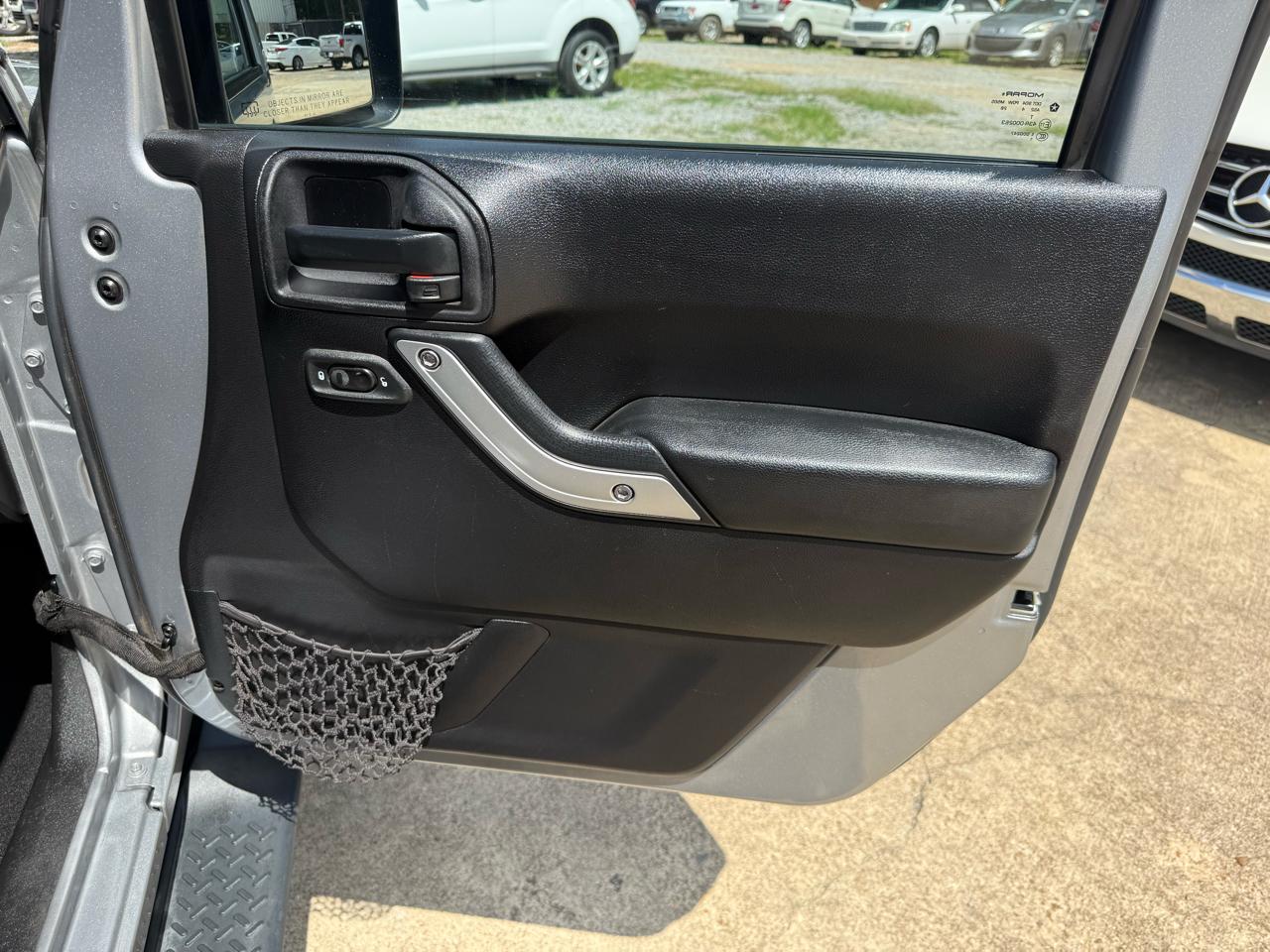 Jeep Wrangler Unlimited 4WD 4dr Sahara 2014