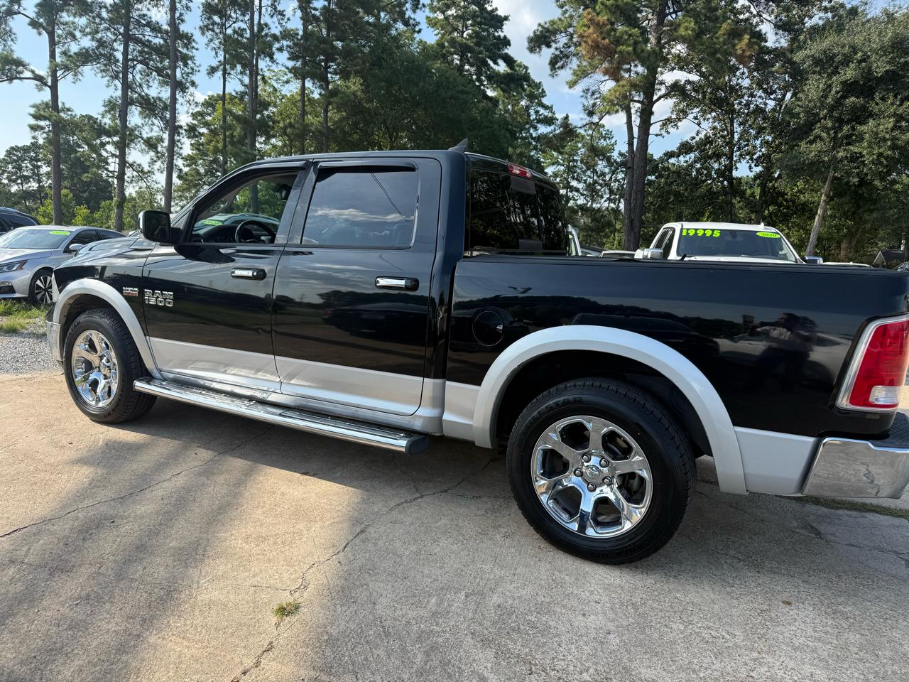 RAM 1500 4WD Crew Cab 140.5" Laramie 2014