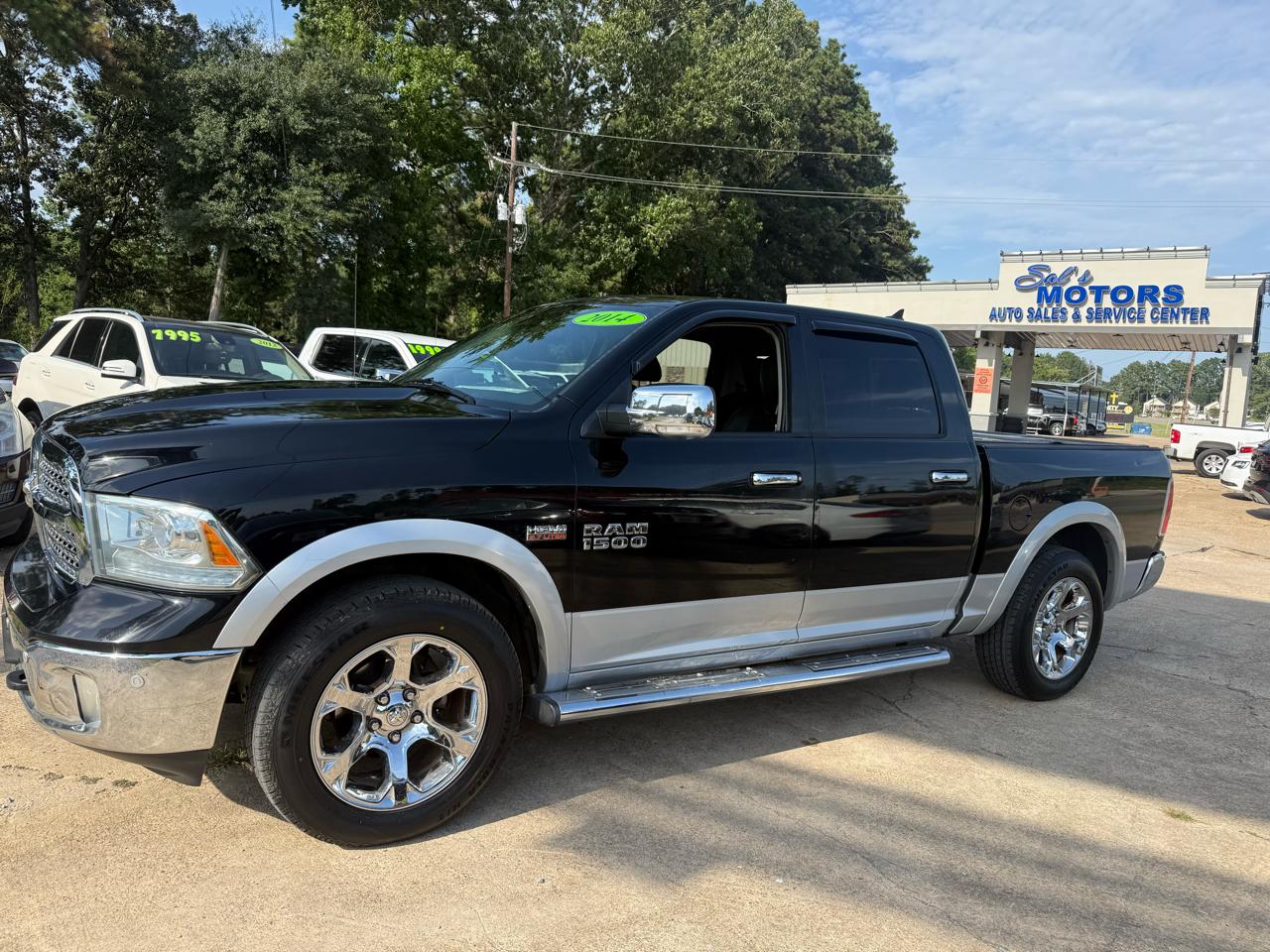 RAM 1500 4WD Crew Cab 140.5" Laramie 2014
