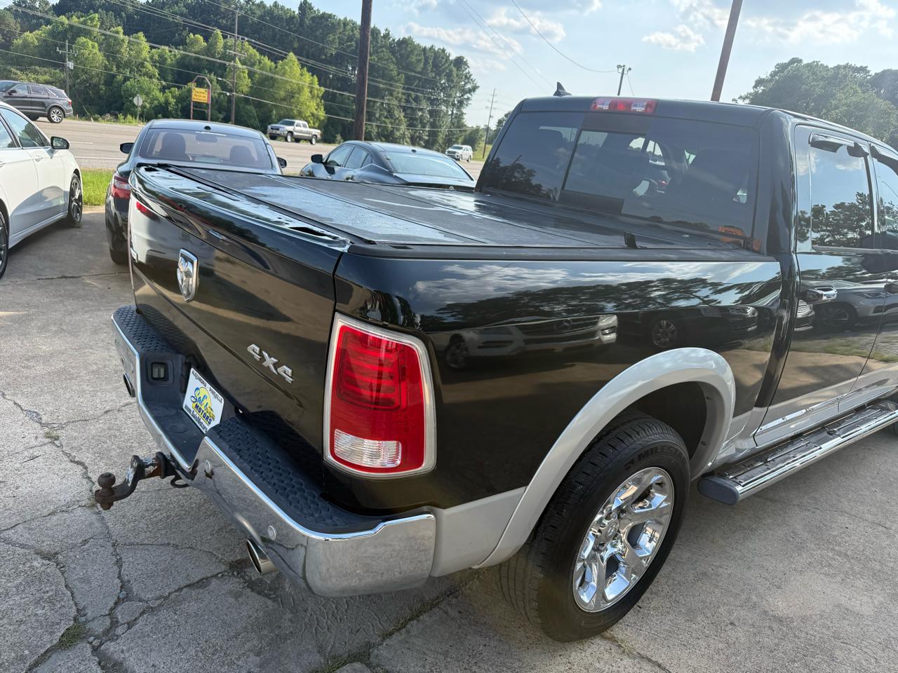 RAM 1500 4WD Crew Cab 140.5" Laramie 2014
