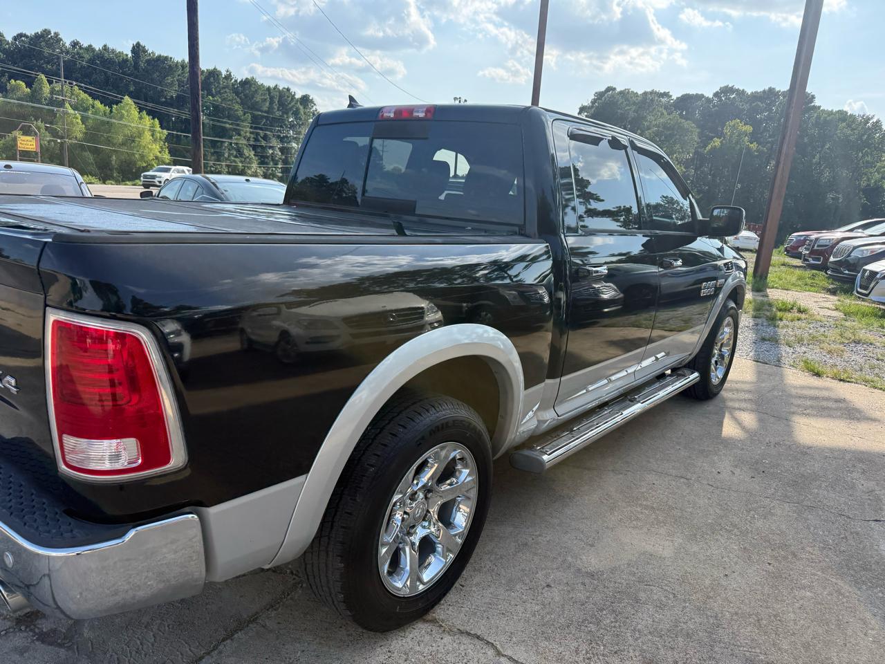 RAM 1500 4WD Crew Cab 140.5" Laramie 2014