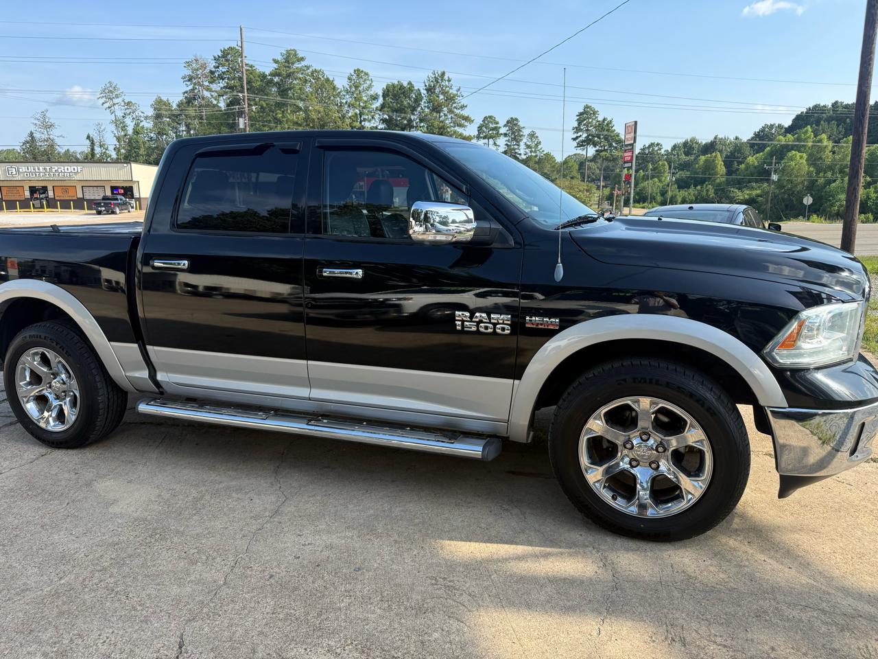 RAM 1500 4WD Crew Cab 140.5" Laramie 2014