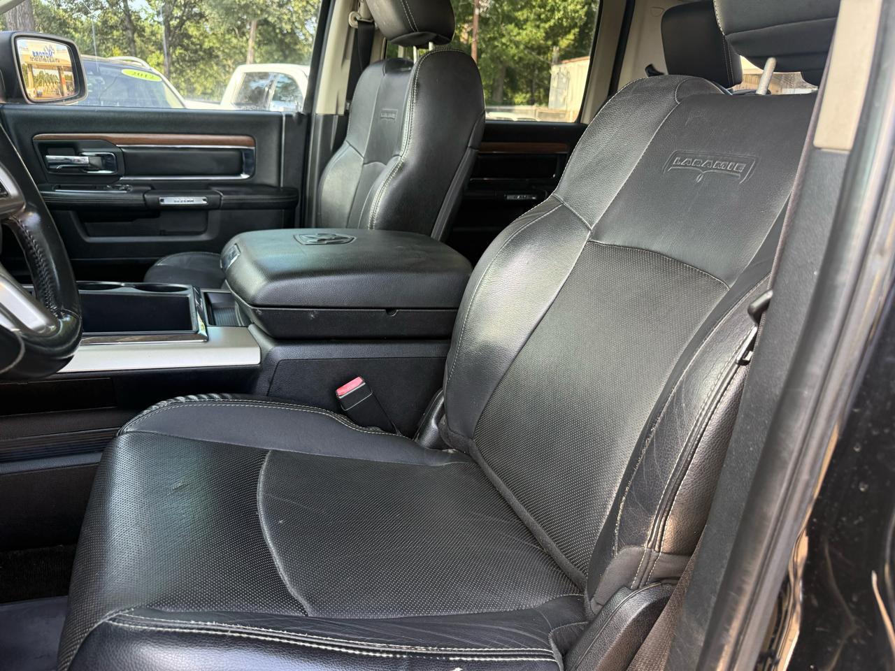 RAM 1500 4WD Crew Cab 140.5" Laramie 2014