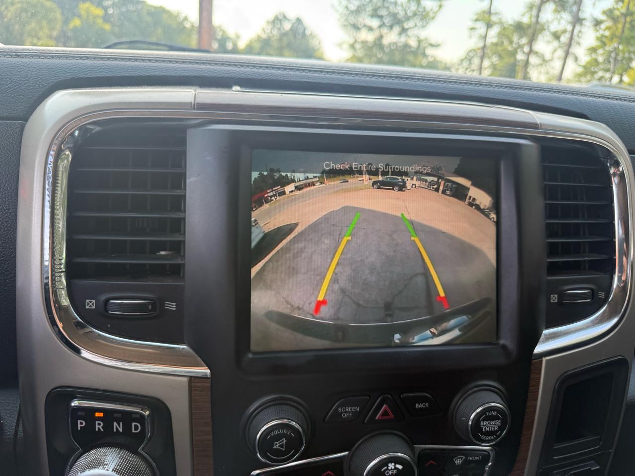 RAM 1500 4WD Crew Cab 140.5" Laramie 2014