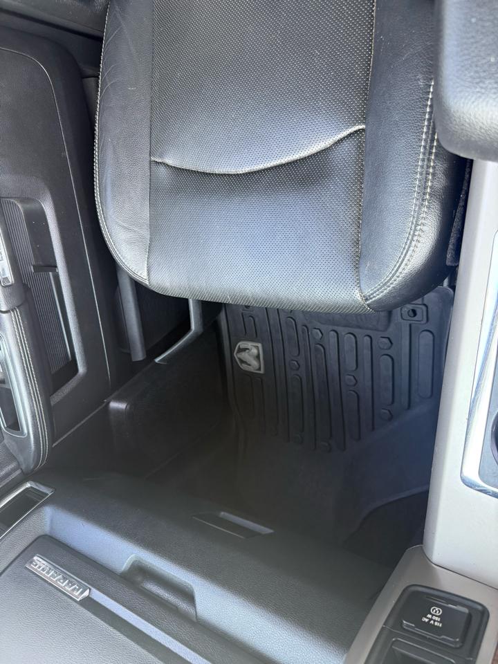 RAM 1500 4WD Crew Cab 140.5" Laramie 2014