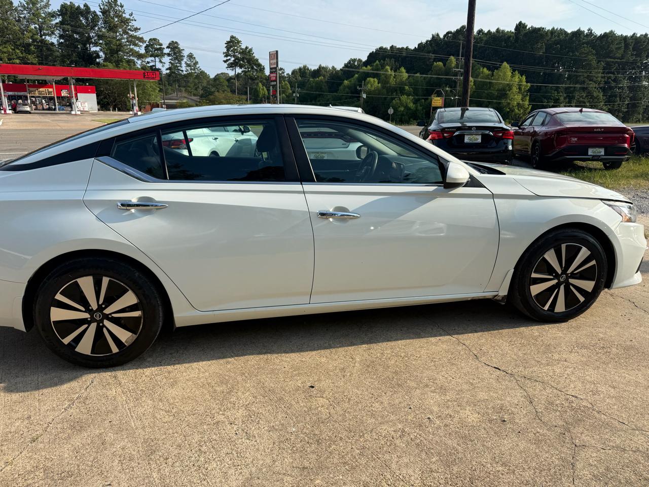 Nissan Altima 2.5 SV Sedan 2021
