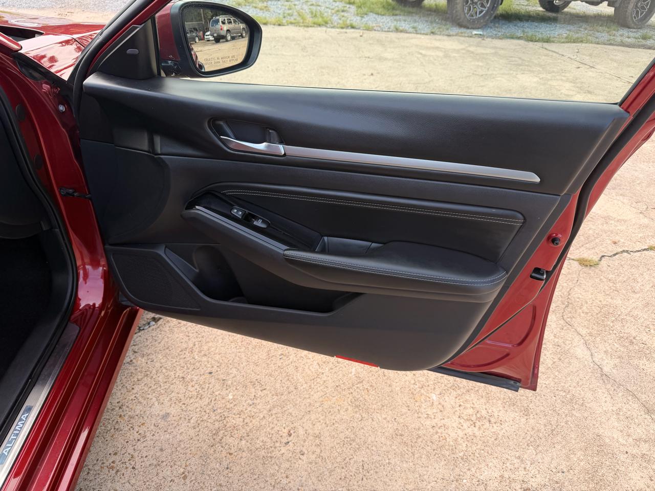 Nissan Altima 2.0 Platinum Sedan 2020