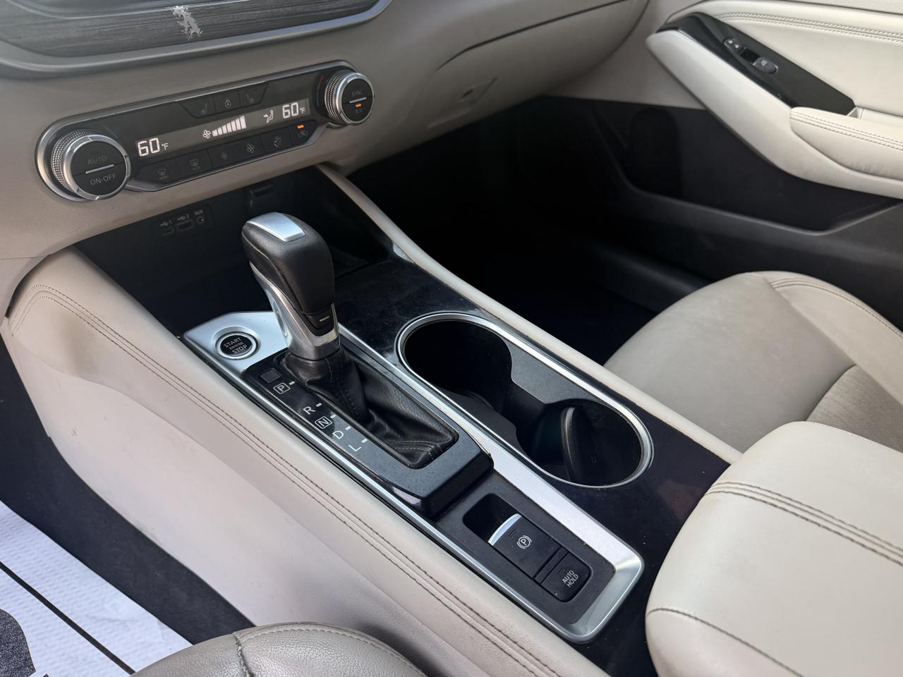 Nissan Altima 2.5 Platinum Sedan 2020