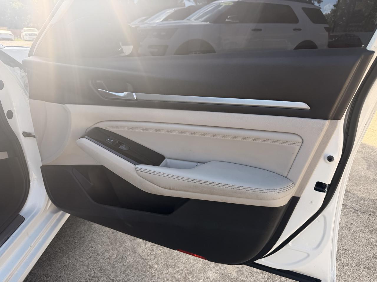 Nissan Altima 2.5 Platinum Sedan 2020
