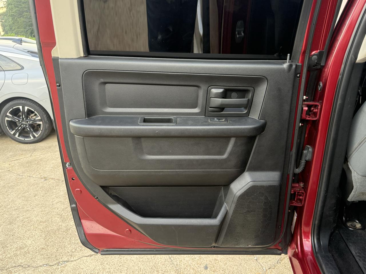 RAM 1500 4WD Crew Cab 140.5" Express 2014