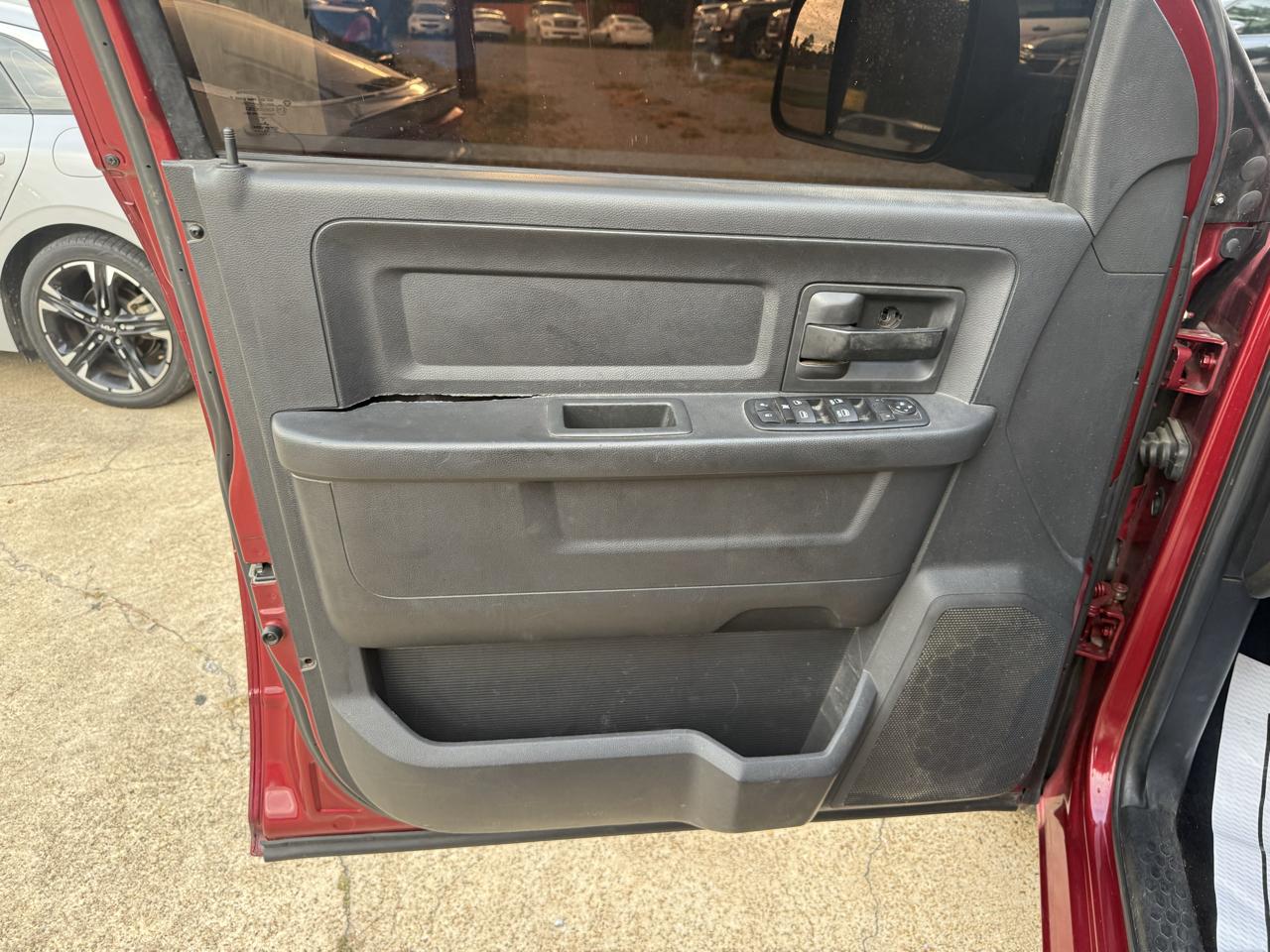 RAM 1500 4WD Crew Cab 140.5" Express 2014