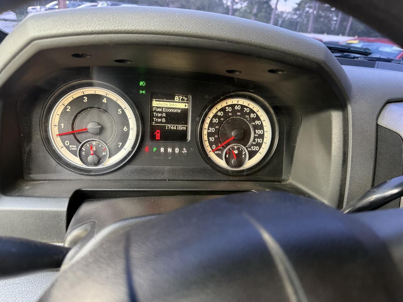 RAM 1500 4WD Crew Cab 140.5" Express 2014