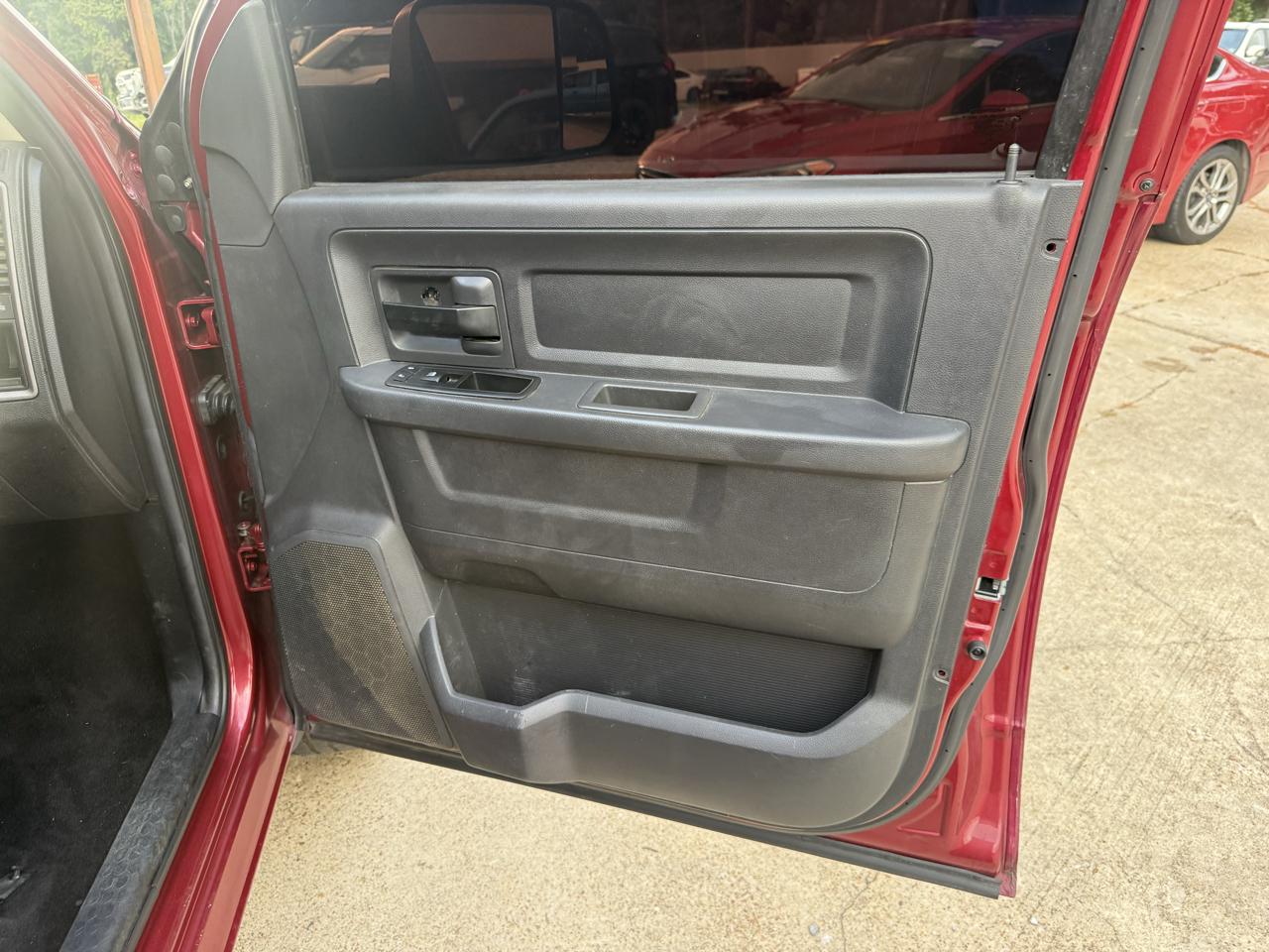 RAM 1500 4WD Crew Cab 140.5" Express 2014