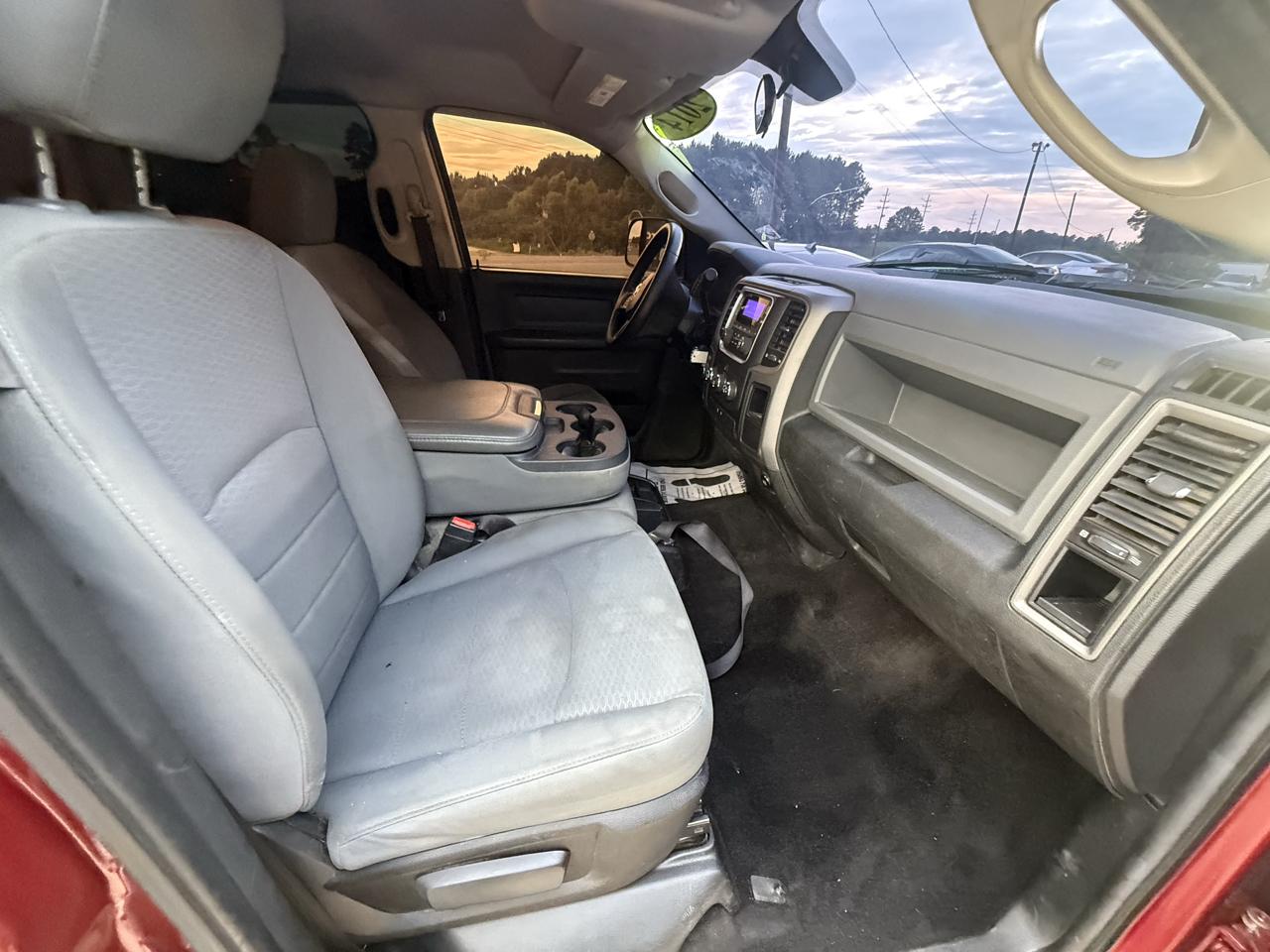 RAM 1500 4WD Crew Cab 140.5" Express 2014