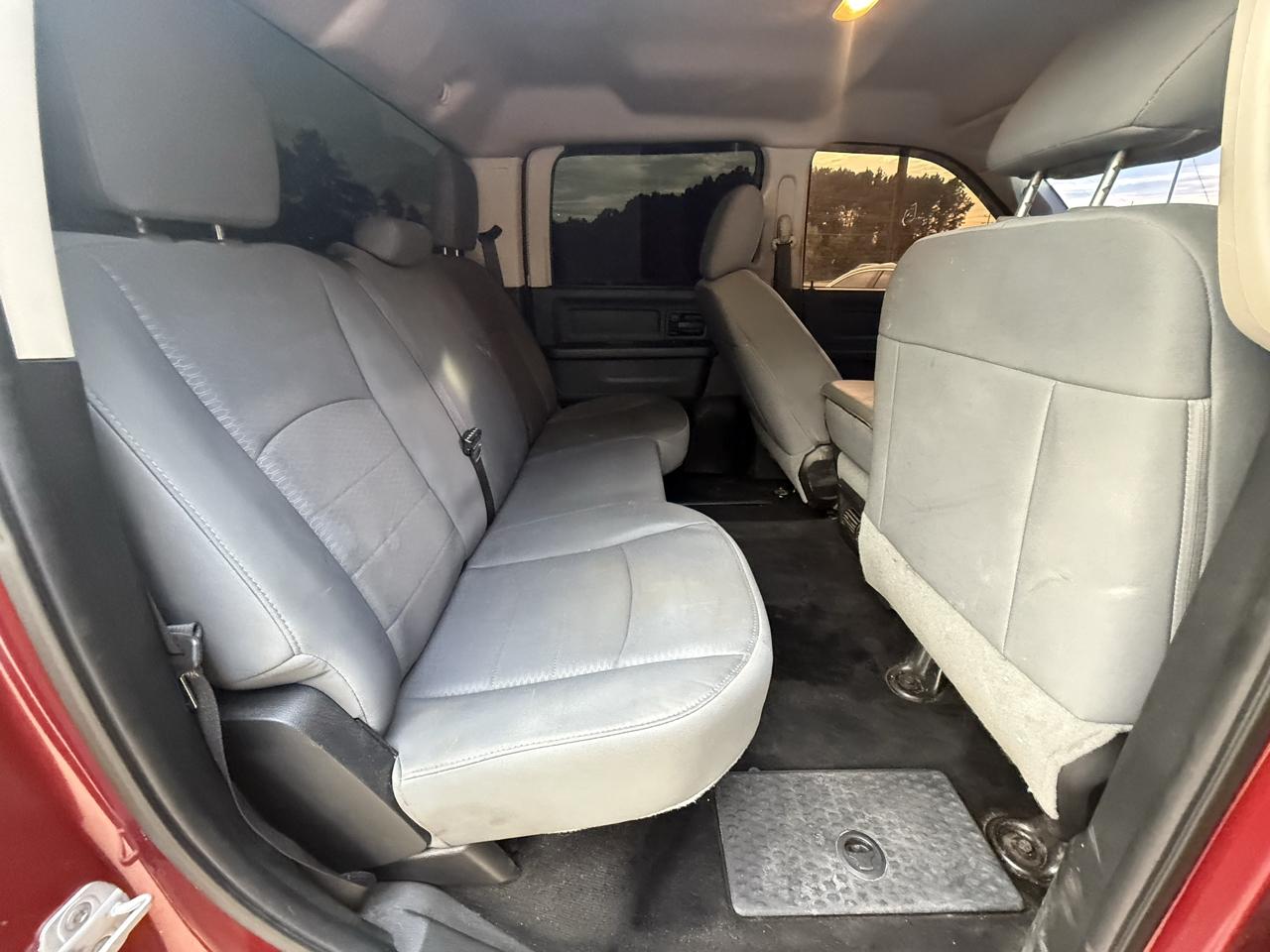 RAM 1500 4WD Crew Cab 140.5" Express 2014