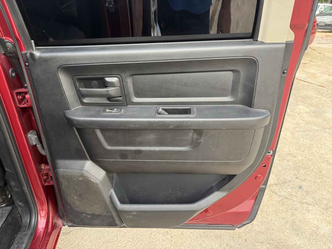 RAM 1500 4WD Crew Cab 140.5" Express 2014