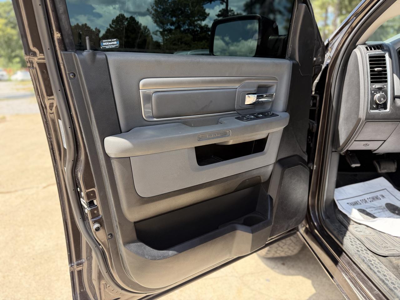 RAM 1500 Lone Star Silver 4x4 Crew Cab 5'7" Box 2017