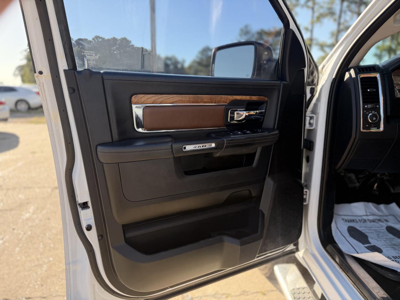 RAM 1500 4WD Crew Cab 140.5" Laramie Longhorn 2015