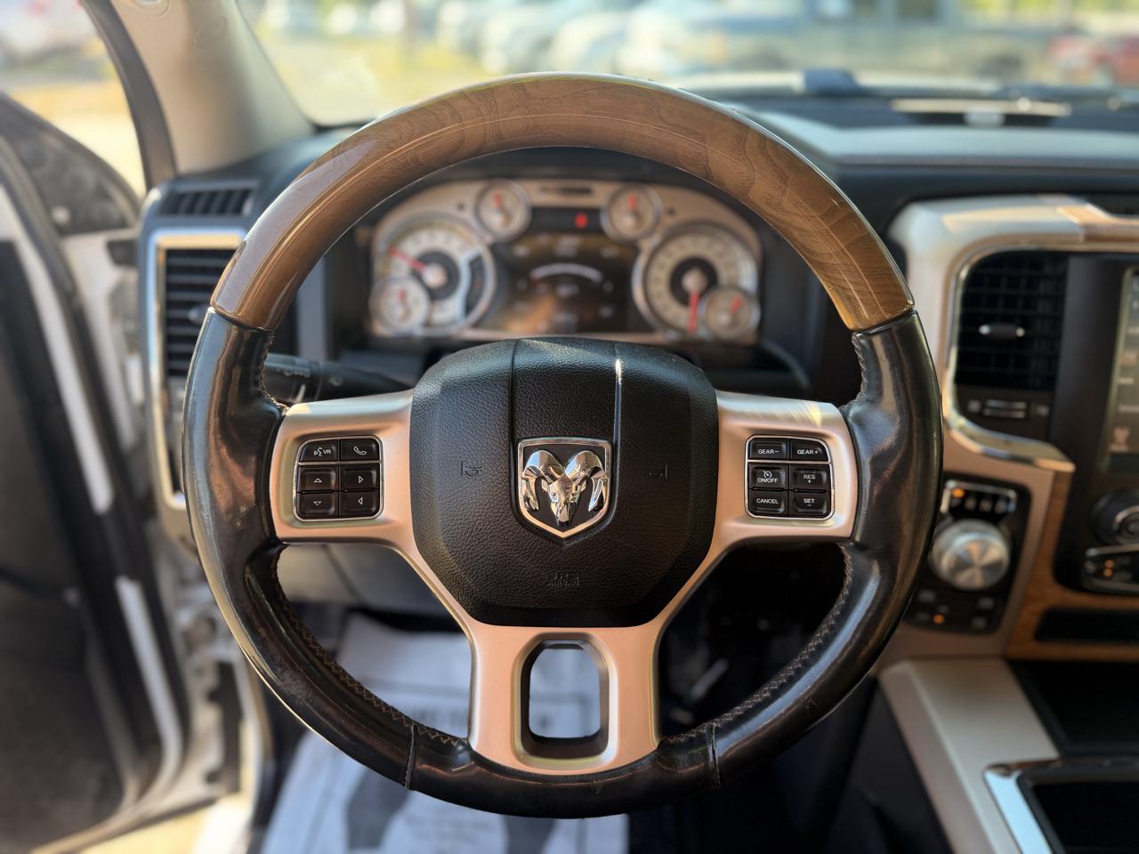 RAM 1500 4WD Crew Cab 140.5" Laramie Longhorn 2015