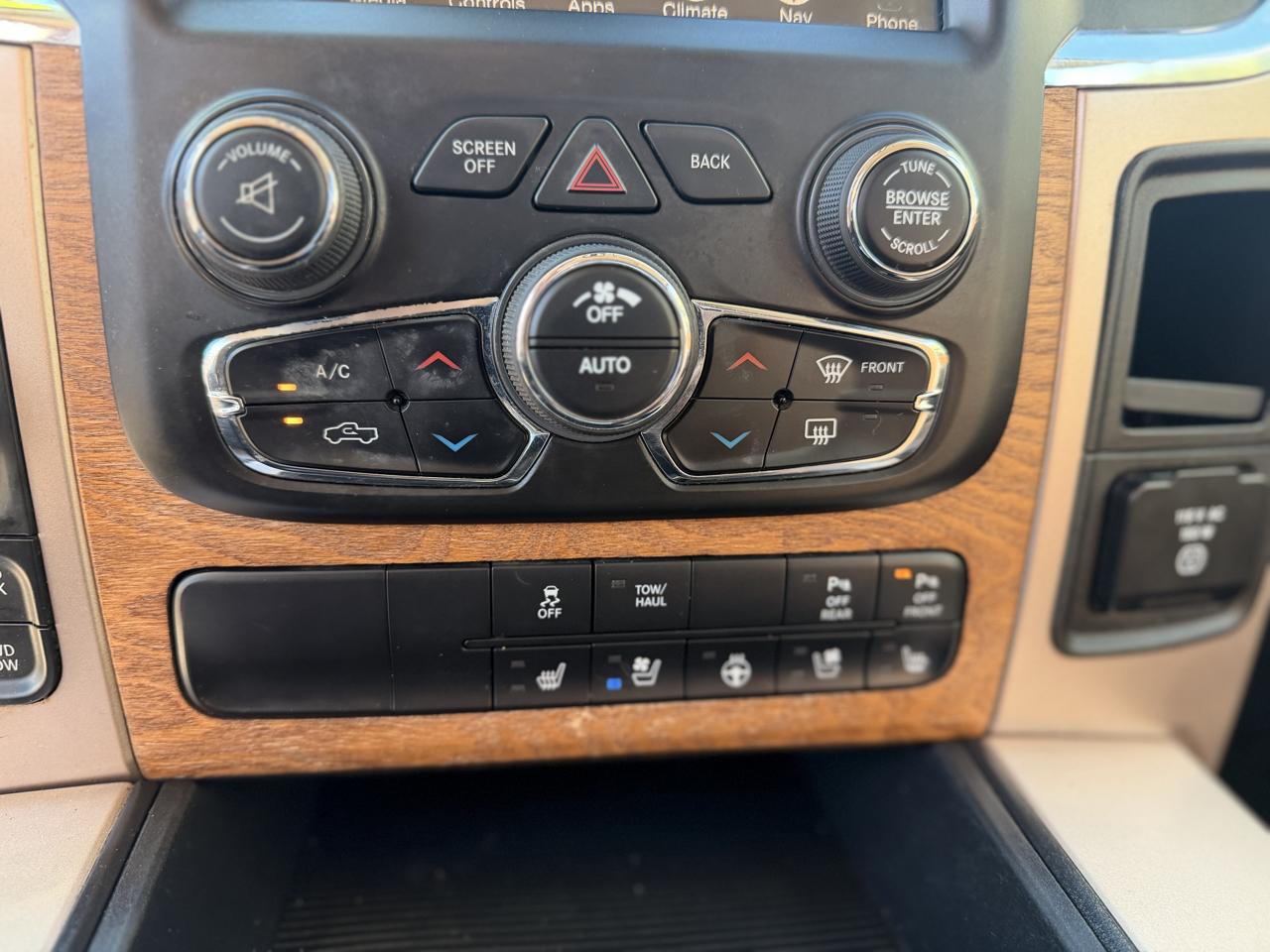 RAM 1500 4WD Crew Cab 140.5" Laramie Longhorn 2015