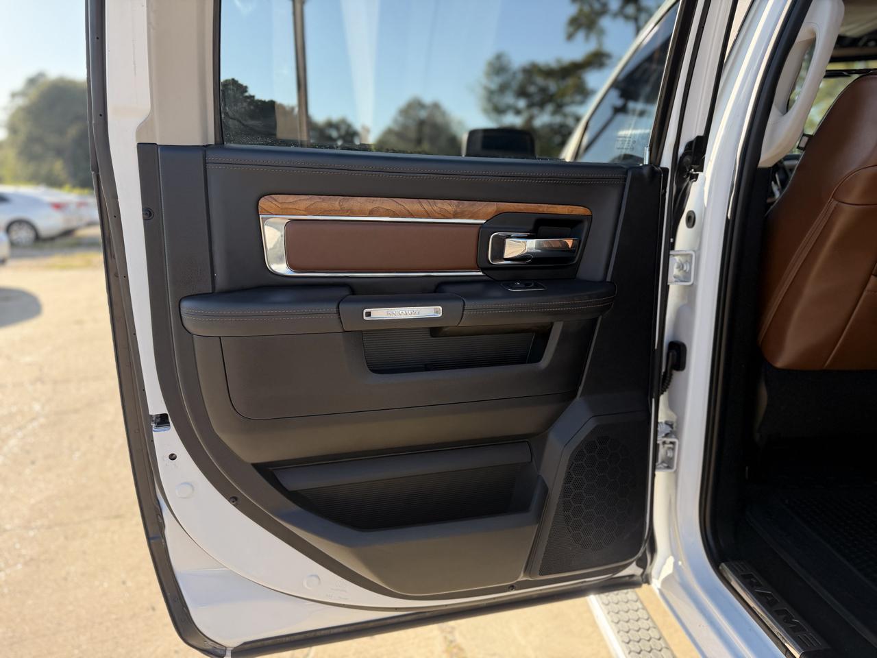RAM 1500 4WD Crew Cab 140.5" Laramie Longhorn 2015