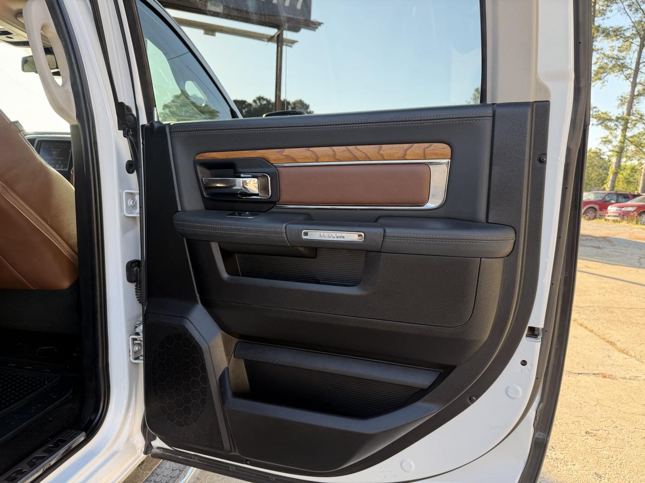 RAM 1500 4WD Crew Cab 140.5" Laramie Longhorn 2015