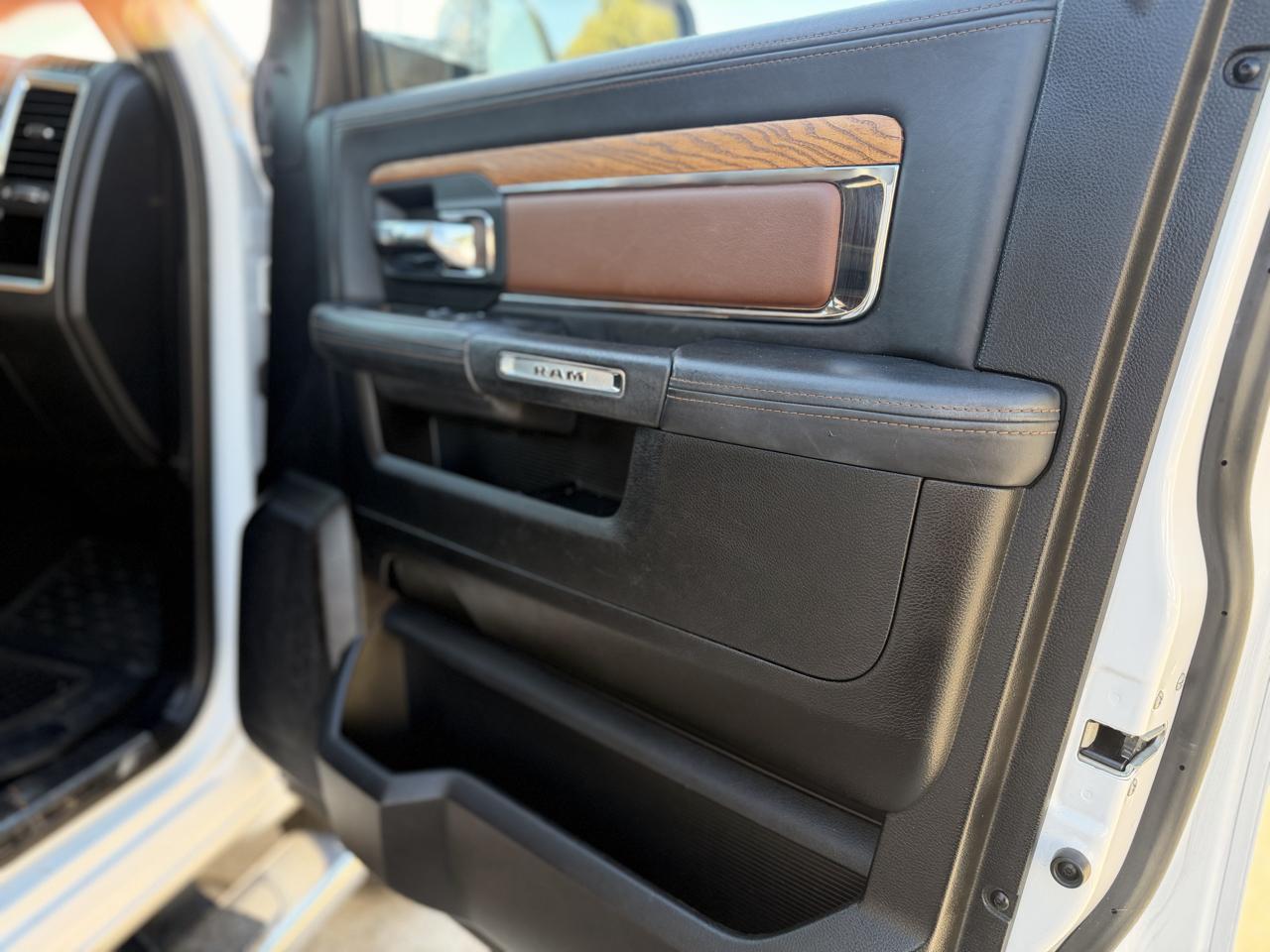 RAM 1500 4WD Crew Cab 140.5" Laramie Longhorn 2015