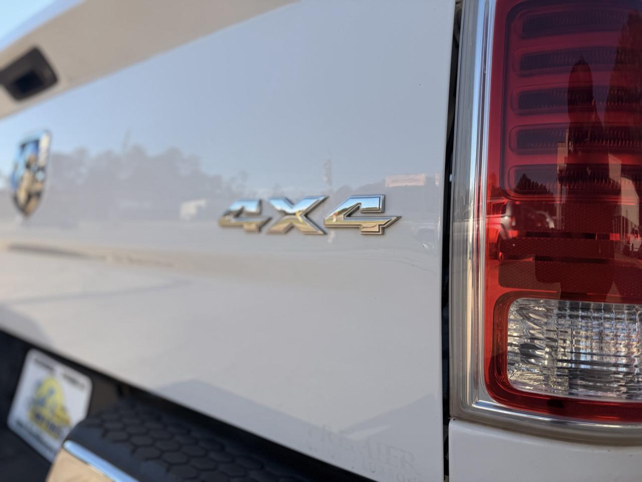RAM 1500 4WD Crew Cab 140.5" Laramie Longhorn 2015