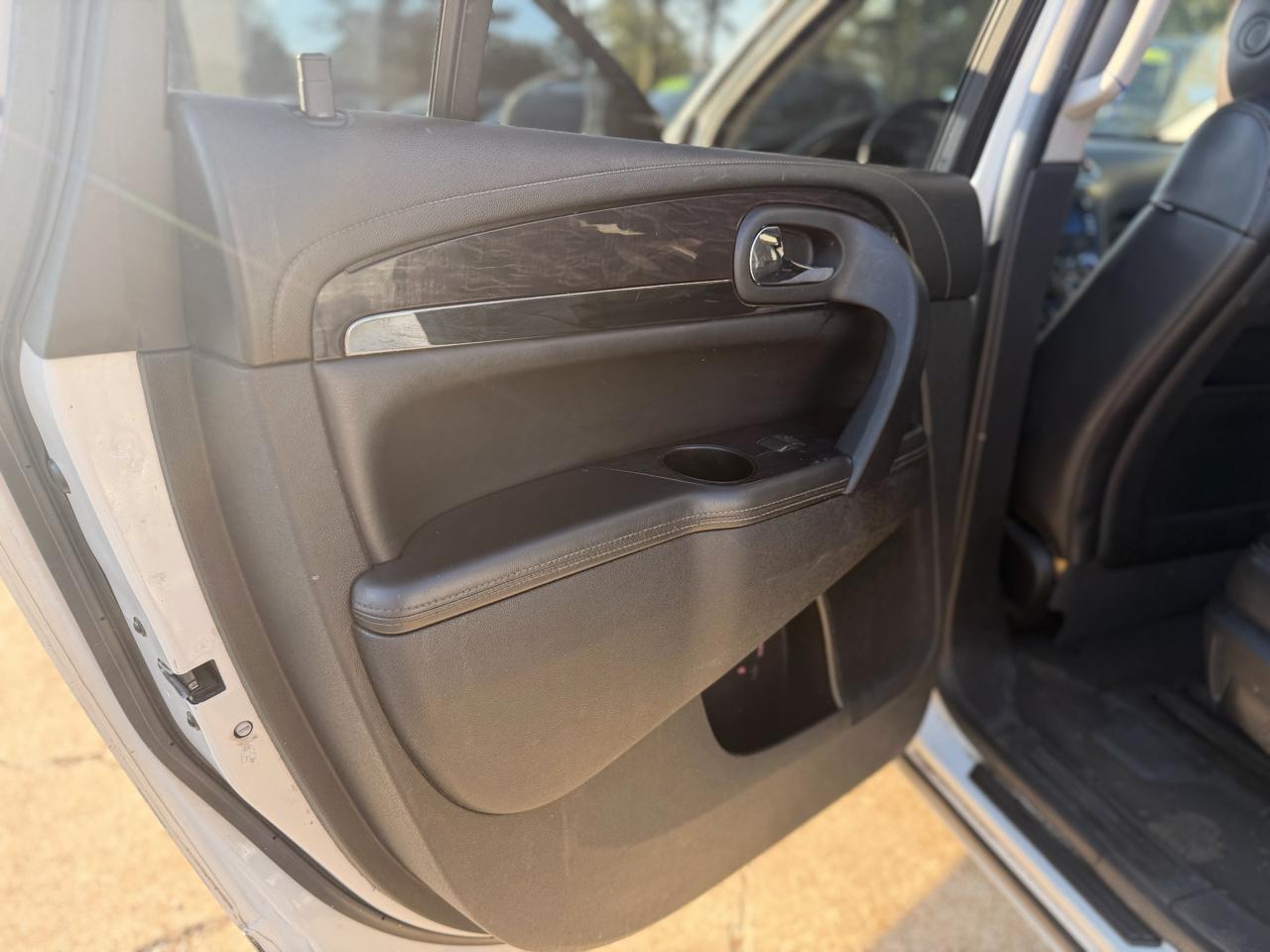 Buick Enclave FWD 4dr Leather 2015